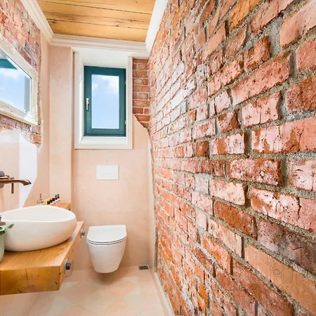 Alexandra's Center Ii